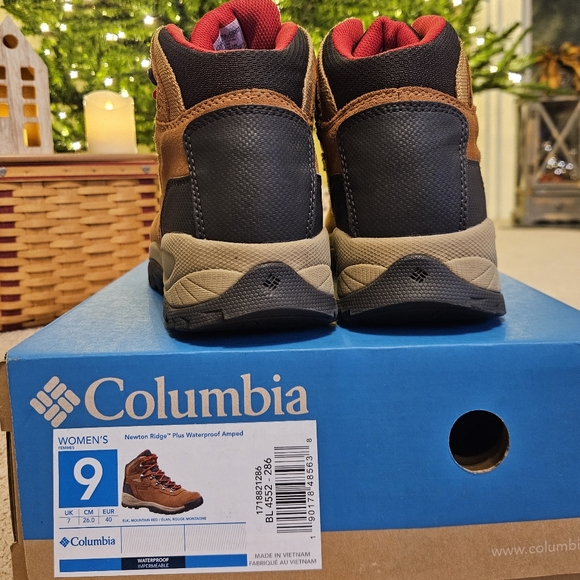 Columbia Women's Waterproof Hiking Boots - Picture 2 of 9